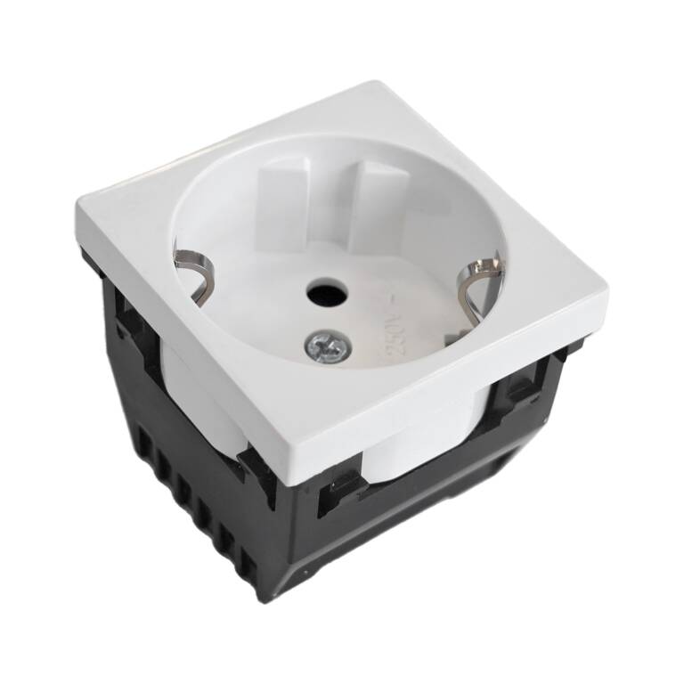 PRIZA CU CP (45 GRADE)